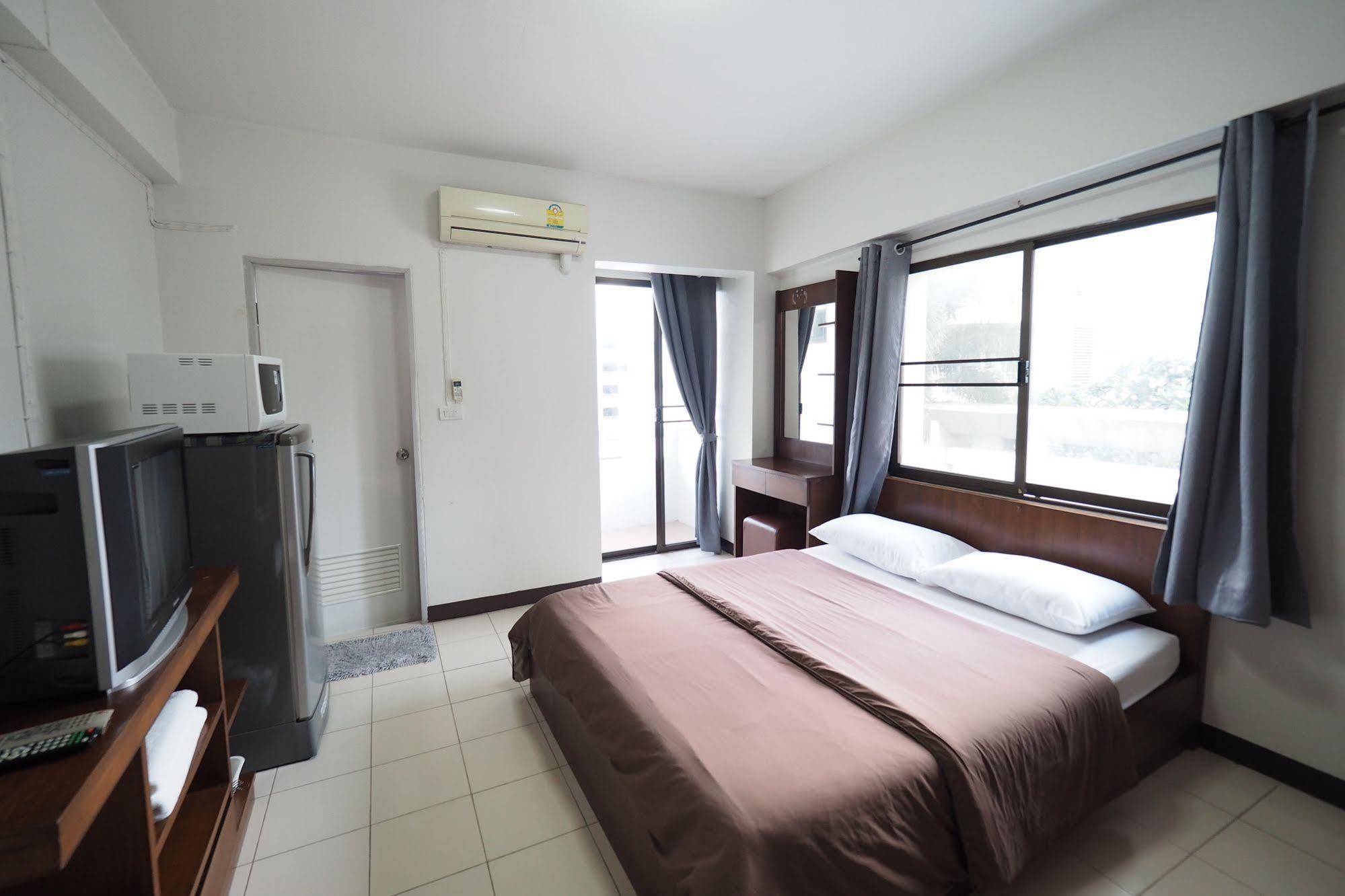 Living Naraa Place Бангкок Экстерьер фото