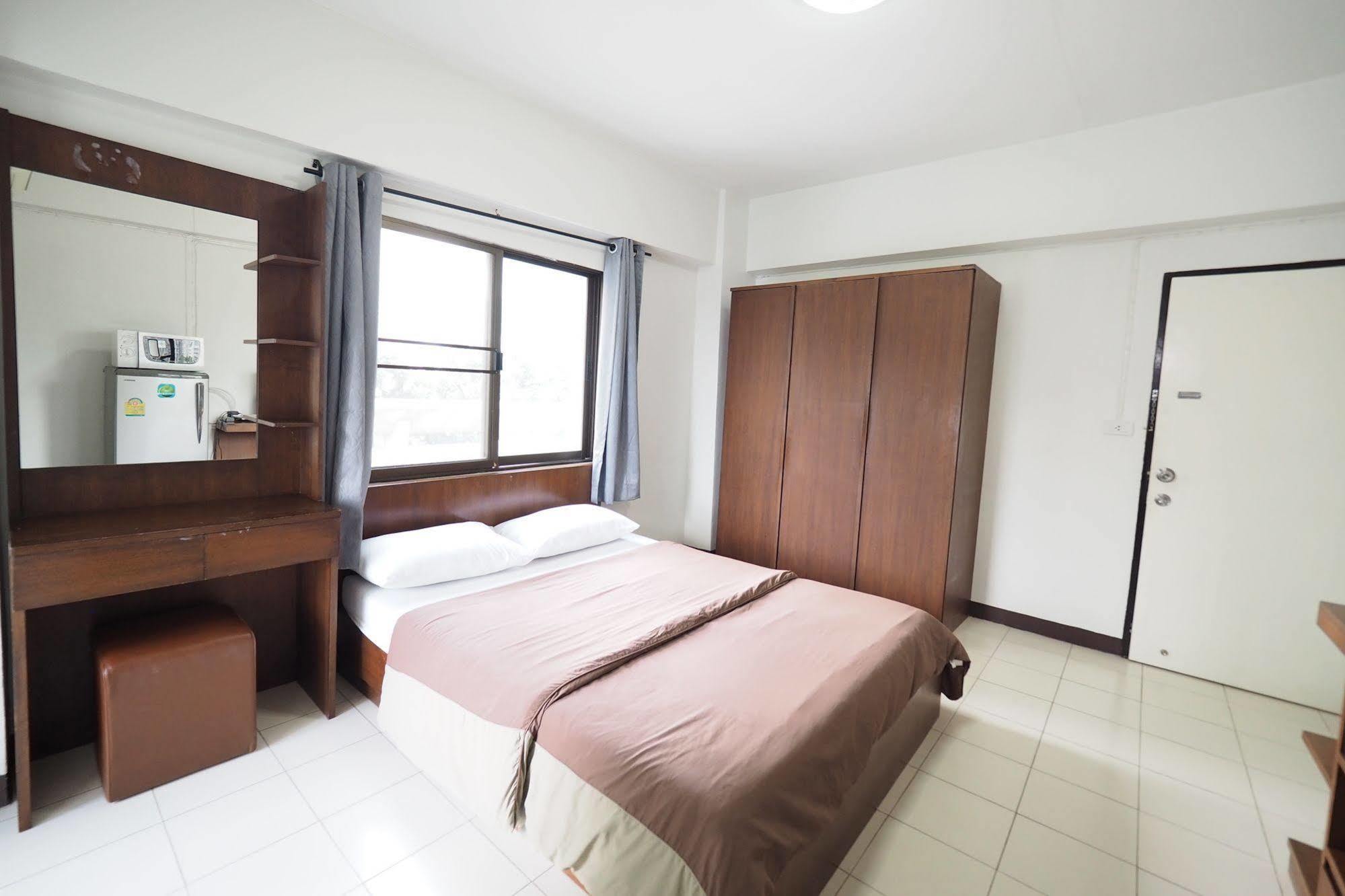 Living Naraa Place Бангкок Экстерьер фото