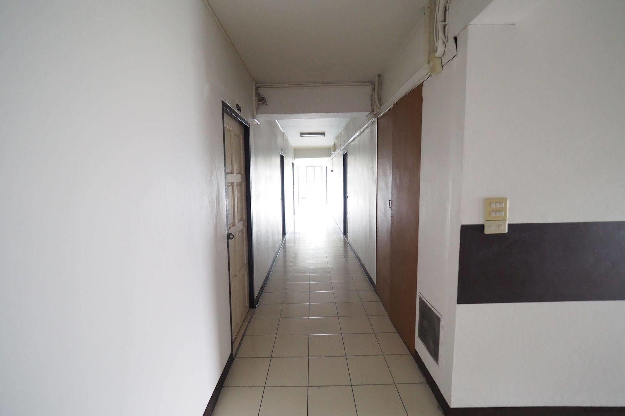 Living Naraa Place Бангкок Экстерьер фото
