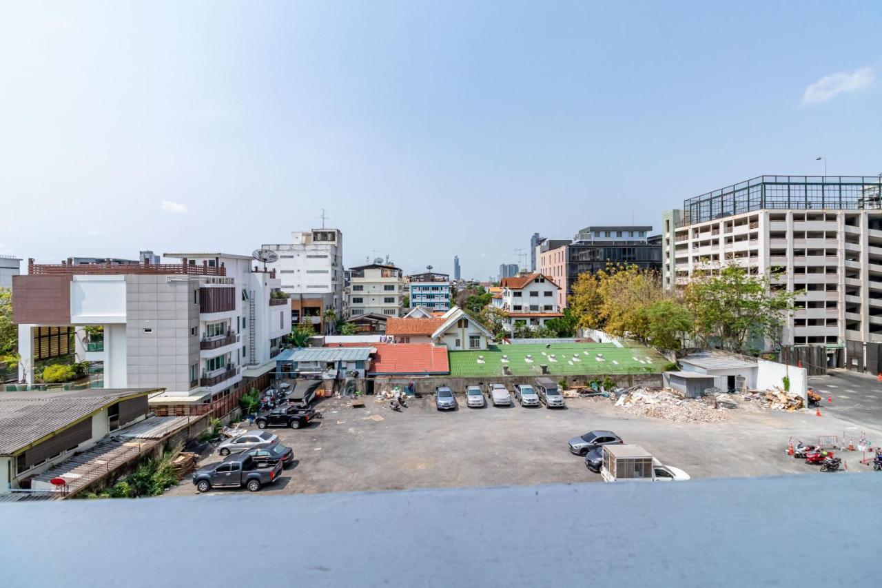Living Naraa Place Бангкок Экстерьер фото